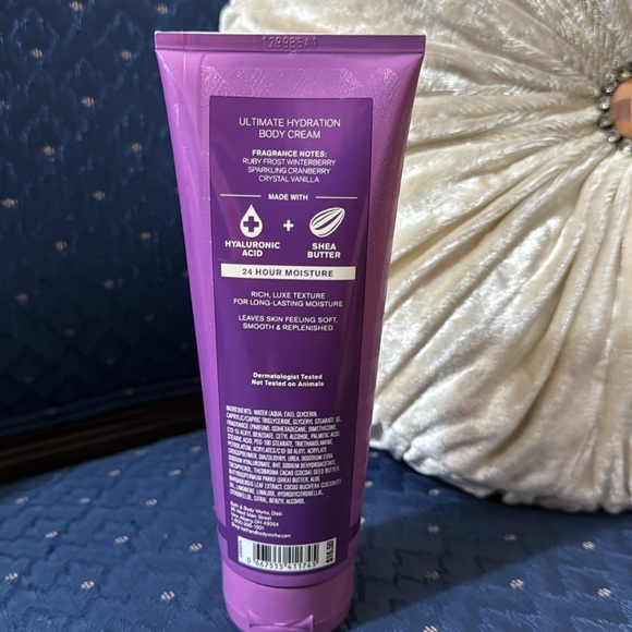 BATH & BODY WORKS SET. . . WINTERBERRY WONDER SCENT - Picture 4 of 6